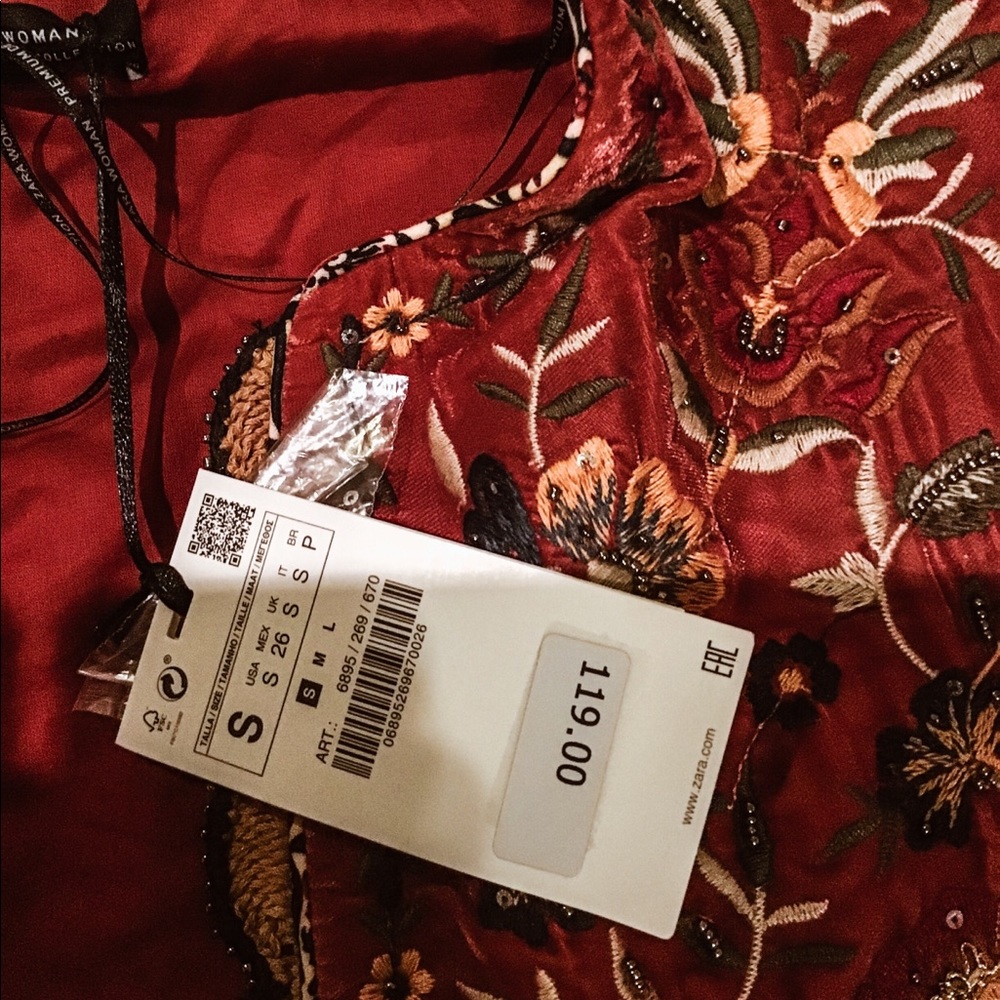 Embroidered Velvet Beaded Waistcoat - Picture 5 of 8
